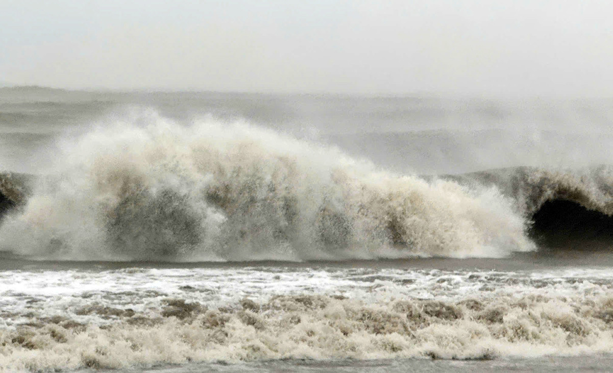 Bão số 13 Kalmaegi giật cấp 17, cách Quy Nhơn 120km