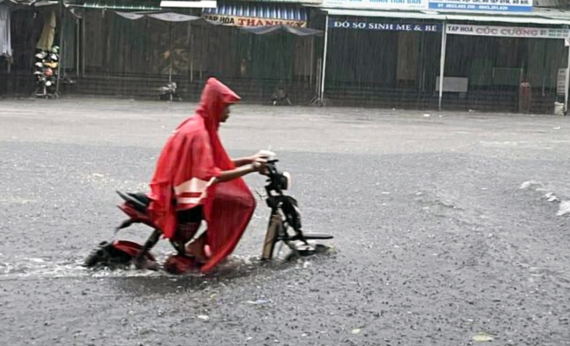 Dự báo thời tiết 7/11: Miền Trung mưa xối xả, nguy cơ cao lũ quét và sạt lở đất