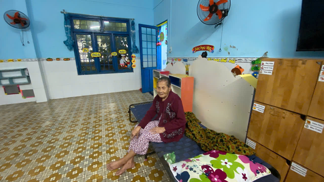 Người dân vùng tâm bão Sa Huỳnh: 'Nghe cán bộ báo gió lớn là khăn gói sơ tán'