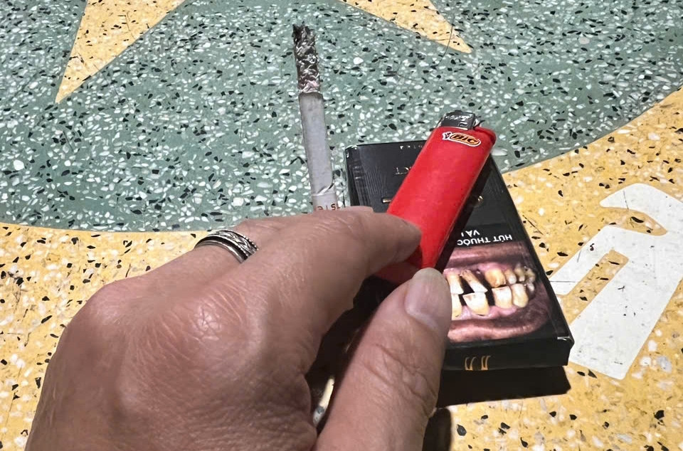 Hút thuốc lá tích tụ mỡ, tạo sẹo trong gan, âm thầm dẫn đến ung thư