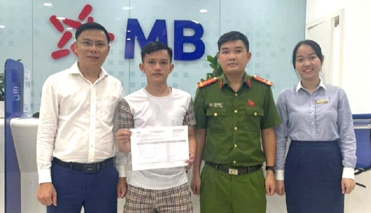 Tài khoản nhận gần nửa tỷ chuyển nhầm, nam thanh niên ở Đà Nẵng trả lại khổ chủ