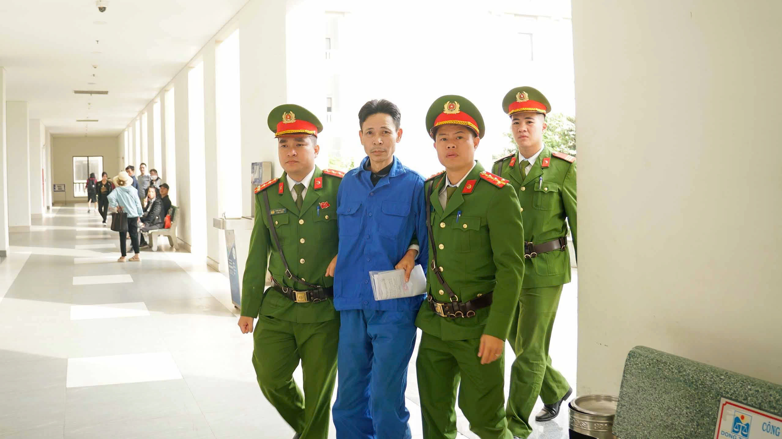 Hoãn phiên toà xét xử kẻ đổ xăng đốt quán cà phê khiến 11 người tử vong