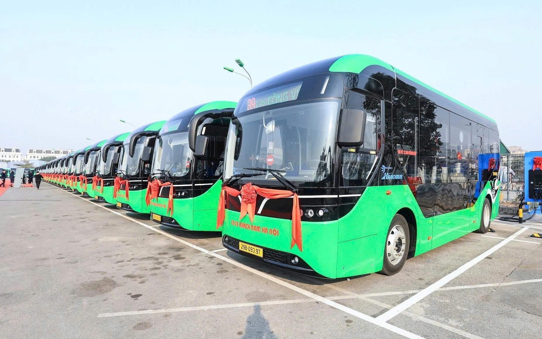 Hà Nội hỗ trợ lãi vay với doanh nghiệp đầu tư xe buýt điện, năng lượng xanh