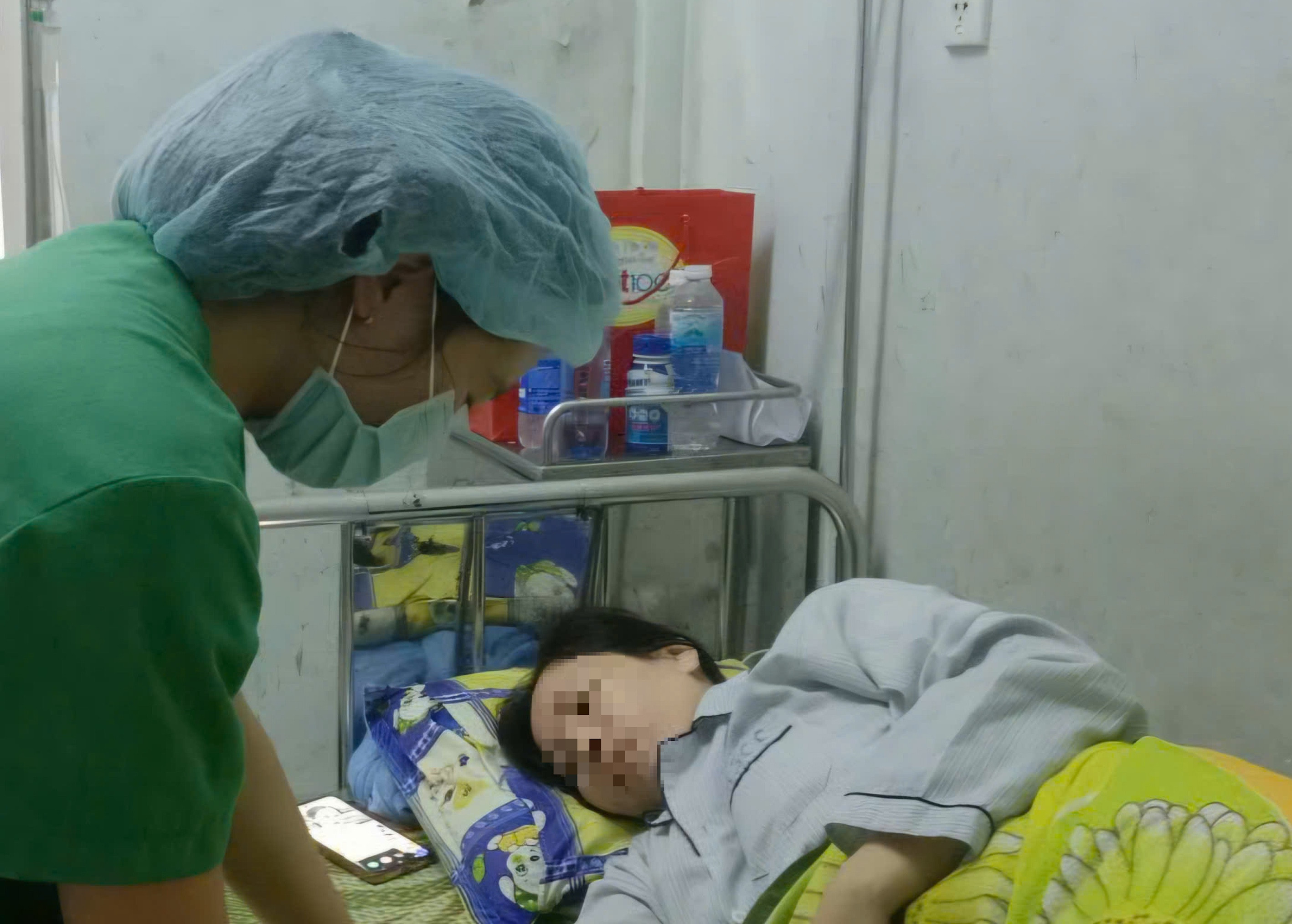 Xác định nguyên nhân 17 công nhân nhập viện sau bữa ăn tại công ty