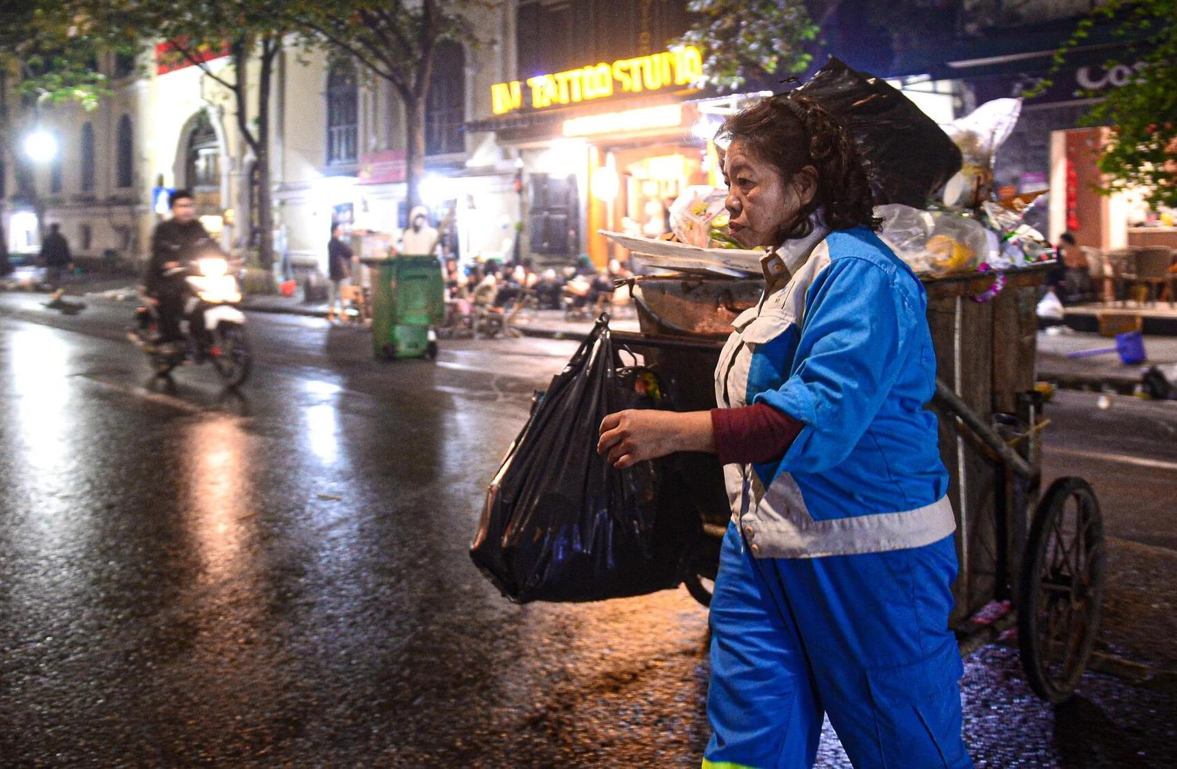 Hà Nội bàn giao công tác quản lý duy trì vệ sinh môi trường cho cấp xã