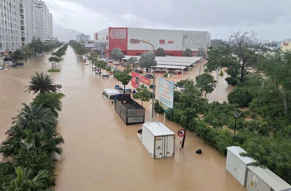 Chuyên gia chỉ rõ nguyên nhân gây mưa lũ lịch sử, ngập lụt tứ bề ở miền Trung