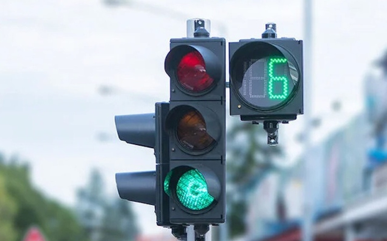 Hà Nội phê duyệt dự án lắp đặt thêm đèn tín hiệu giao thông tại loạt nút giao