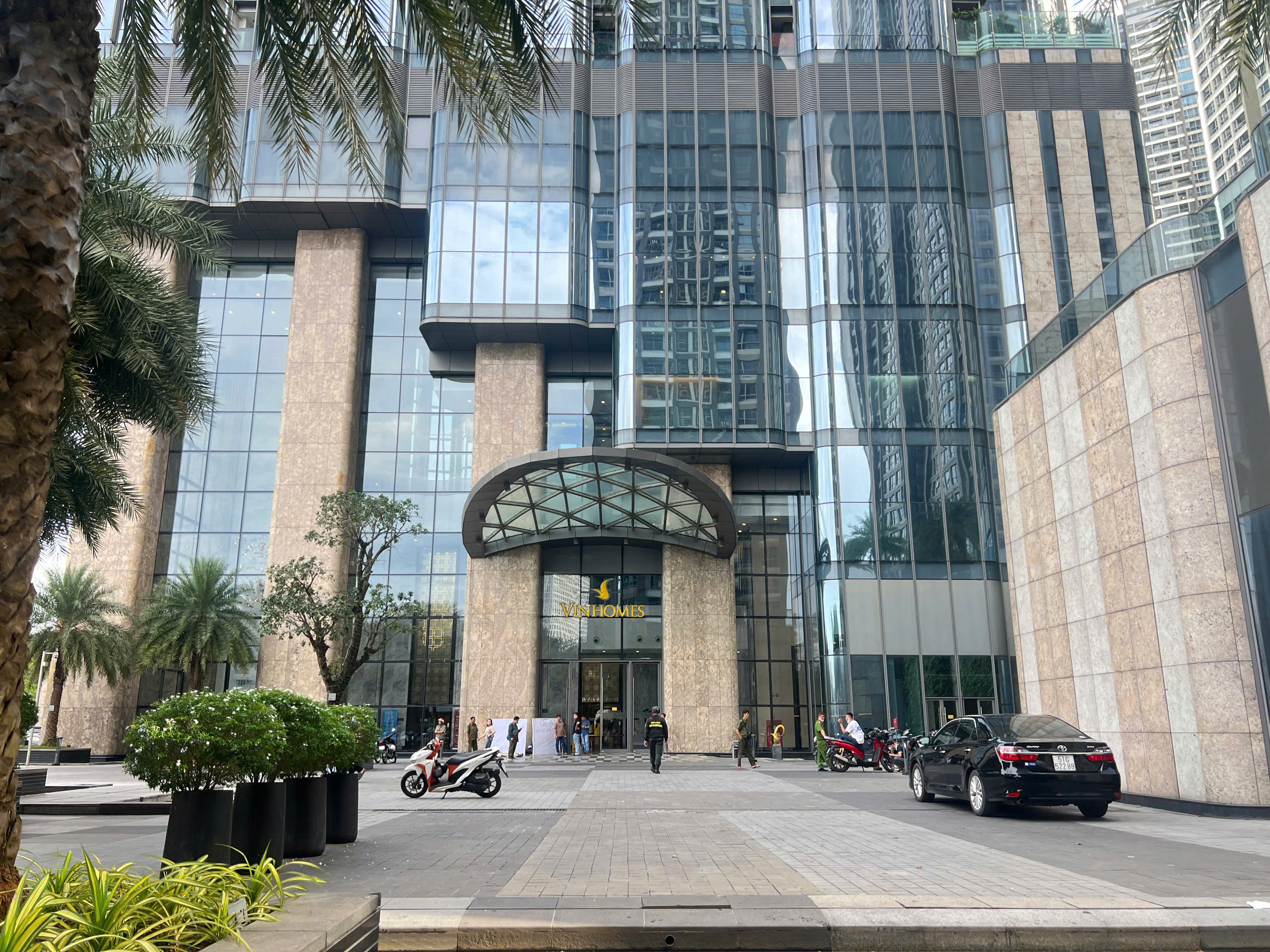 Phát hiện thi thể trong túi ở sảnh chung cư TP.HCM