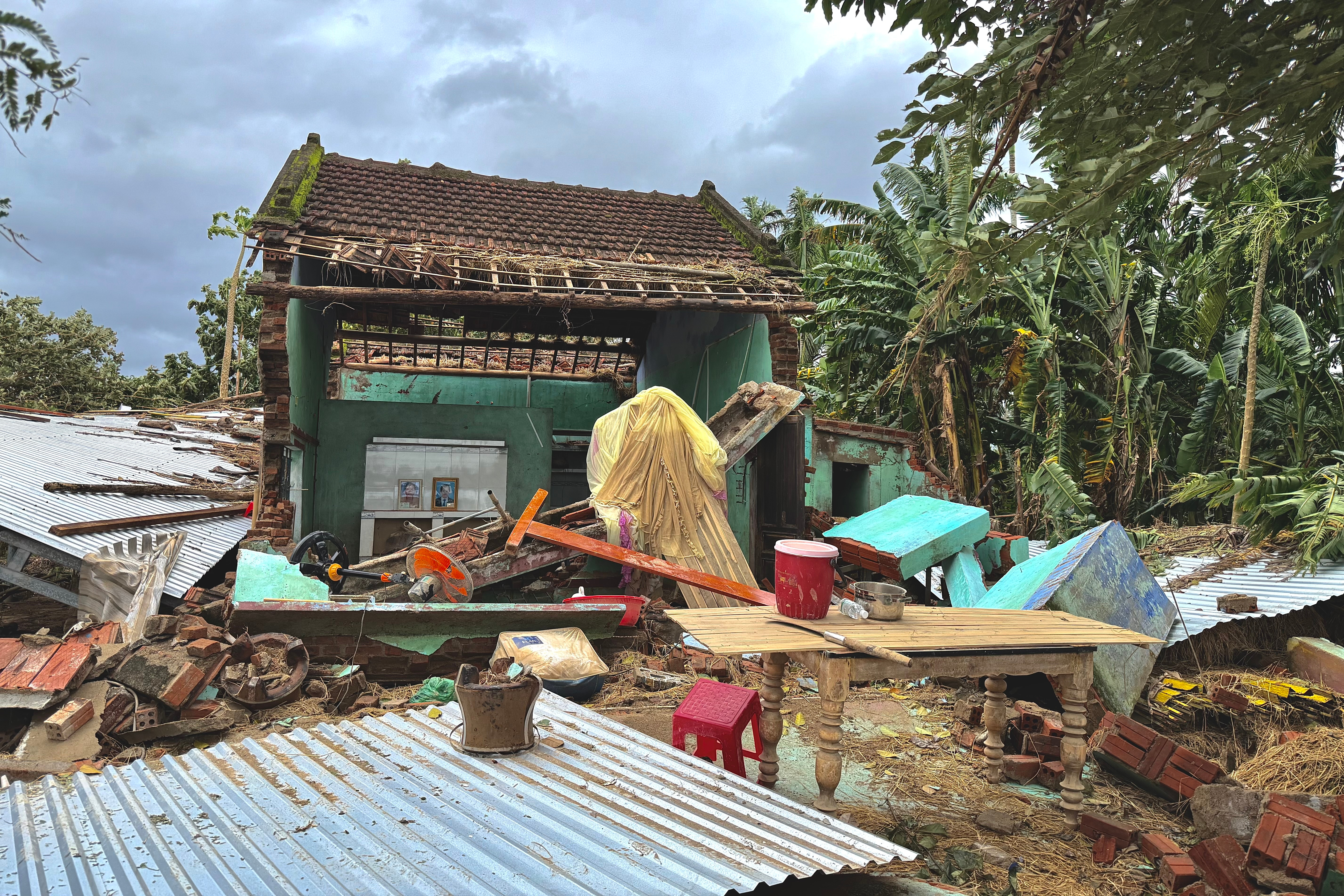 Hòa Thịnh hoang tàn sau lũ dữ