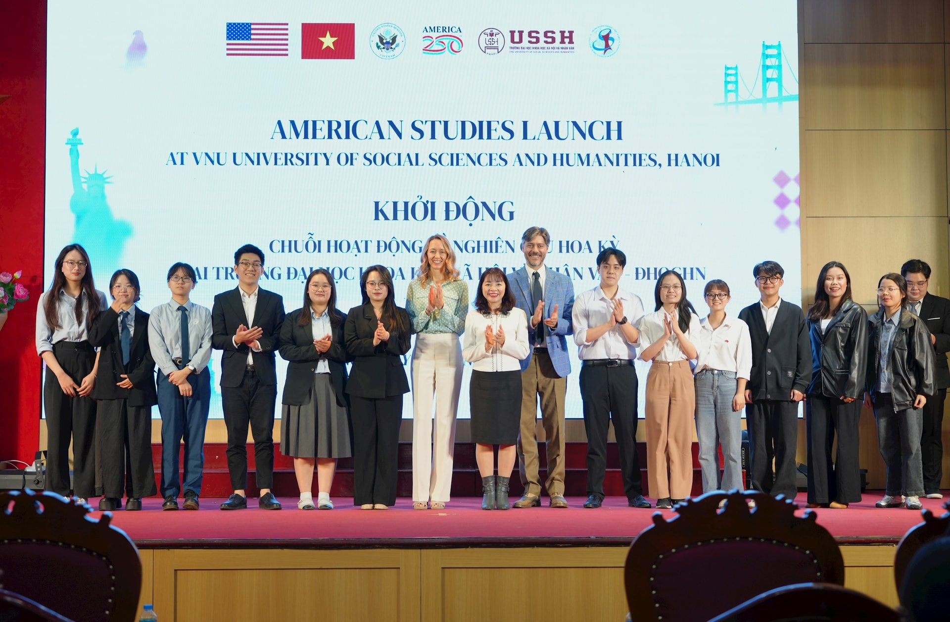 Sinh viên Việt Nam tranh tài trong cuộc thi tìm hiểu nước Mỹ 