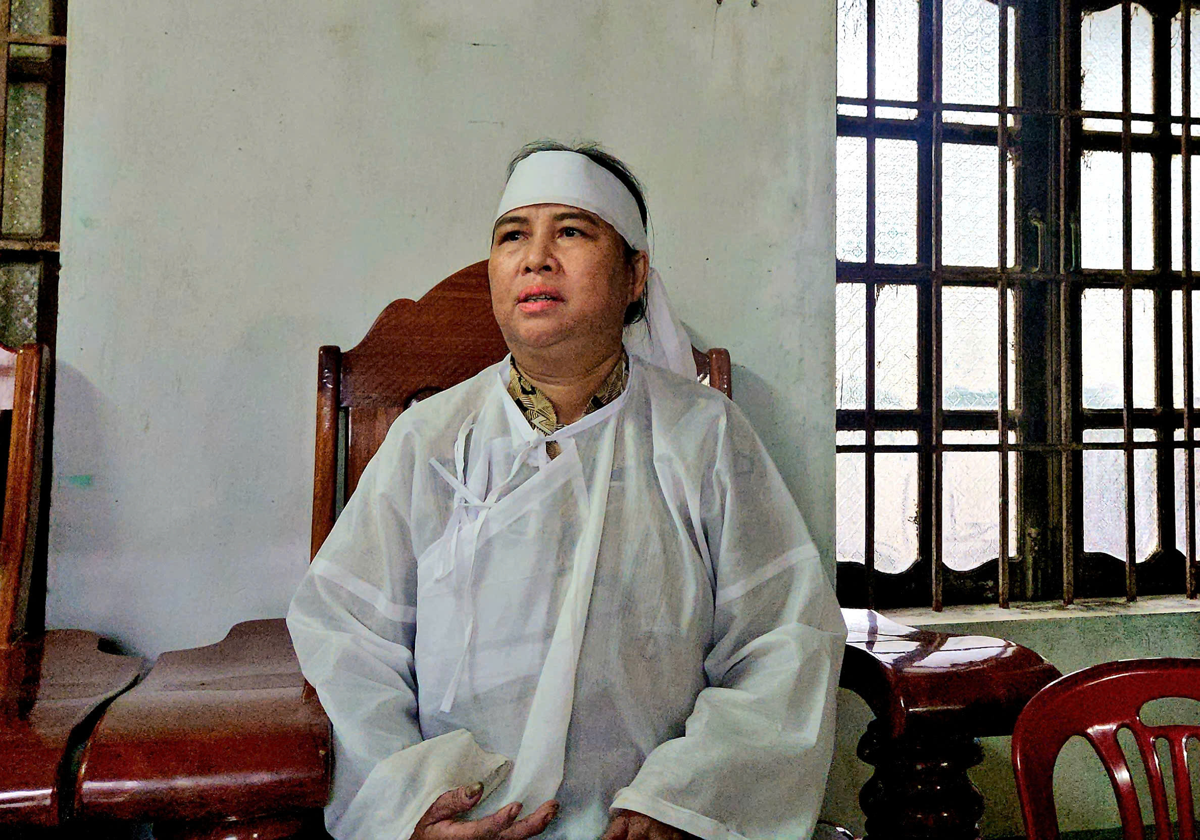 Sau lũ, nỗi đau còn ở lại trên những bàn thờ trống