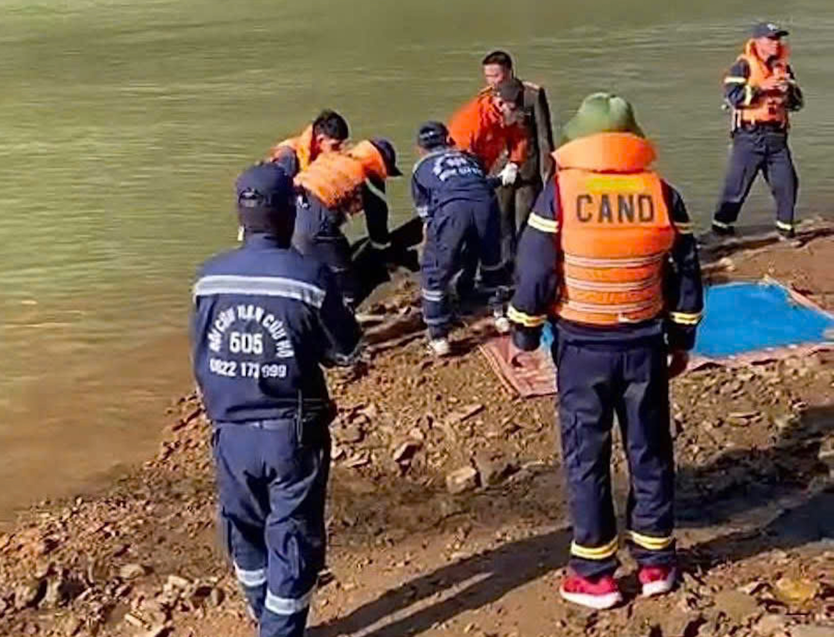 Tìm thấy thi thể Chánh Văn phòng Đảng uỷ xã ở Thanh Hoá trên sông Mã