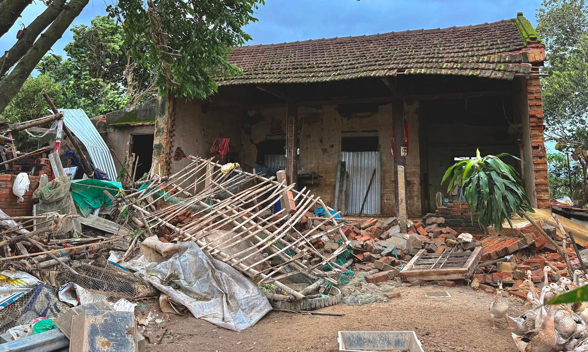 Thủ tướng yêu cầu báo cáo tổng kinh phí hỗ trợ Nhân dân vùng lũ dựng lại nhà