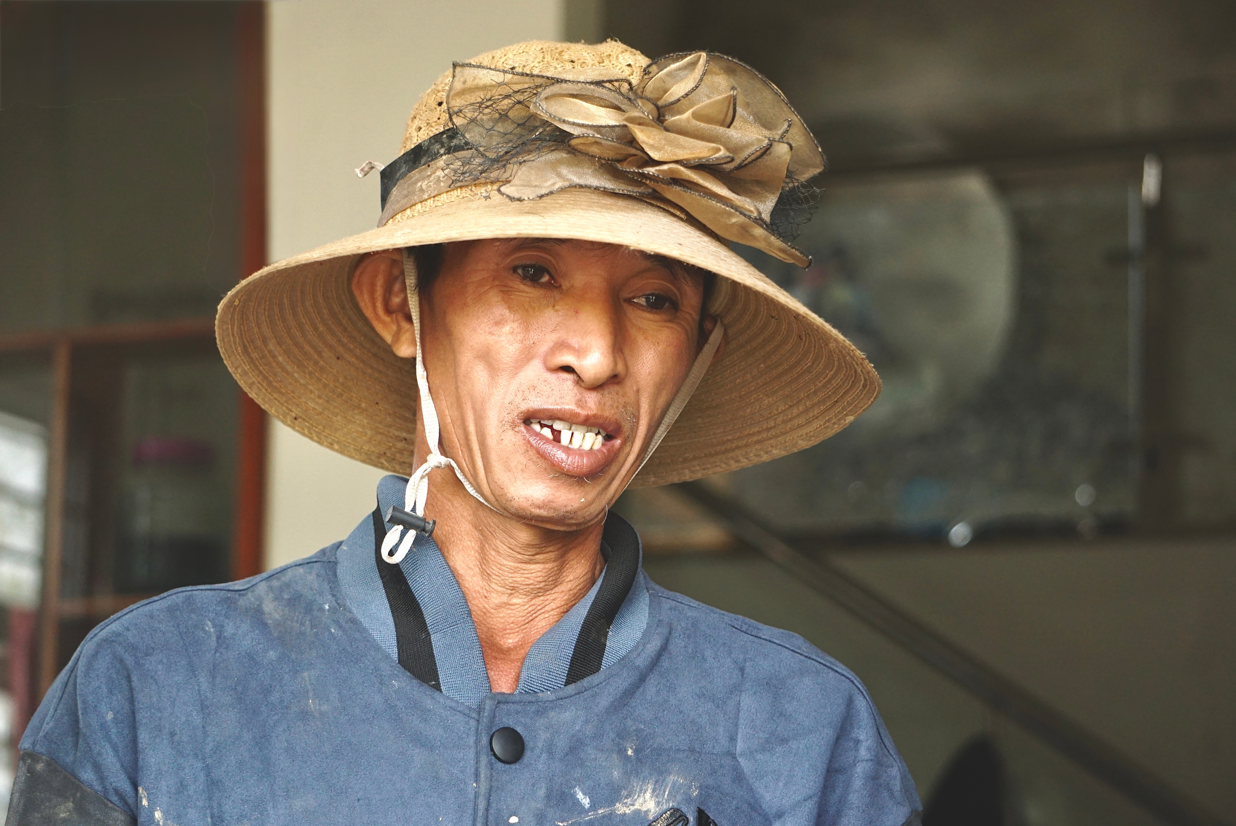 Chỉ kịp cứu chính mình, người đàn ông day dứt khi mất 3 người thân trong lũ