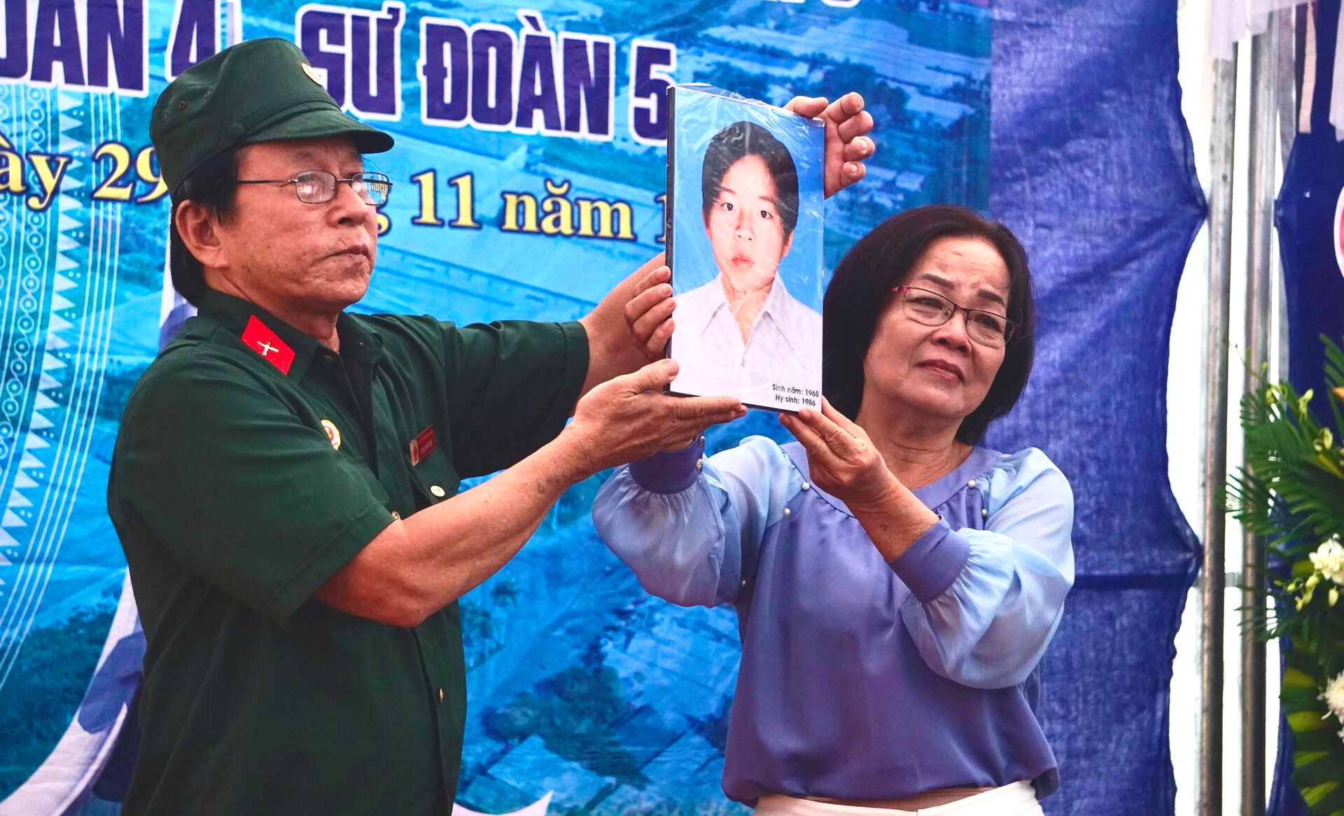 Xúc động lễ tưởng niệm 39 chiến sỹ hy sinh trên cánh đồng máu Campuchia 1986