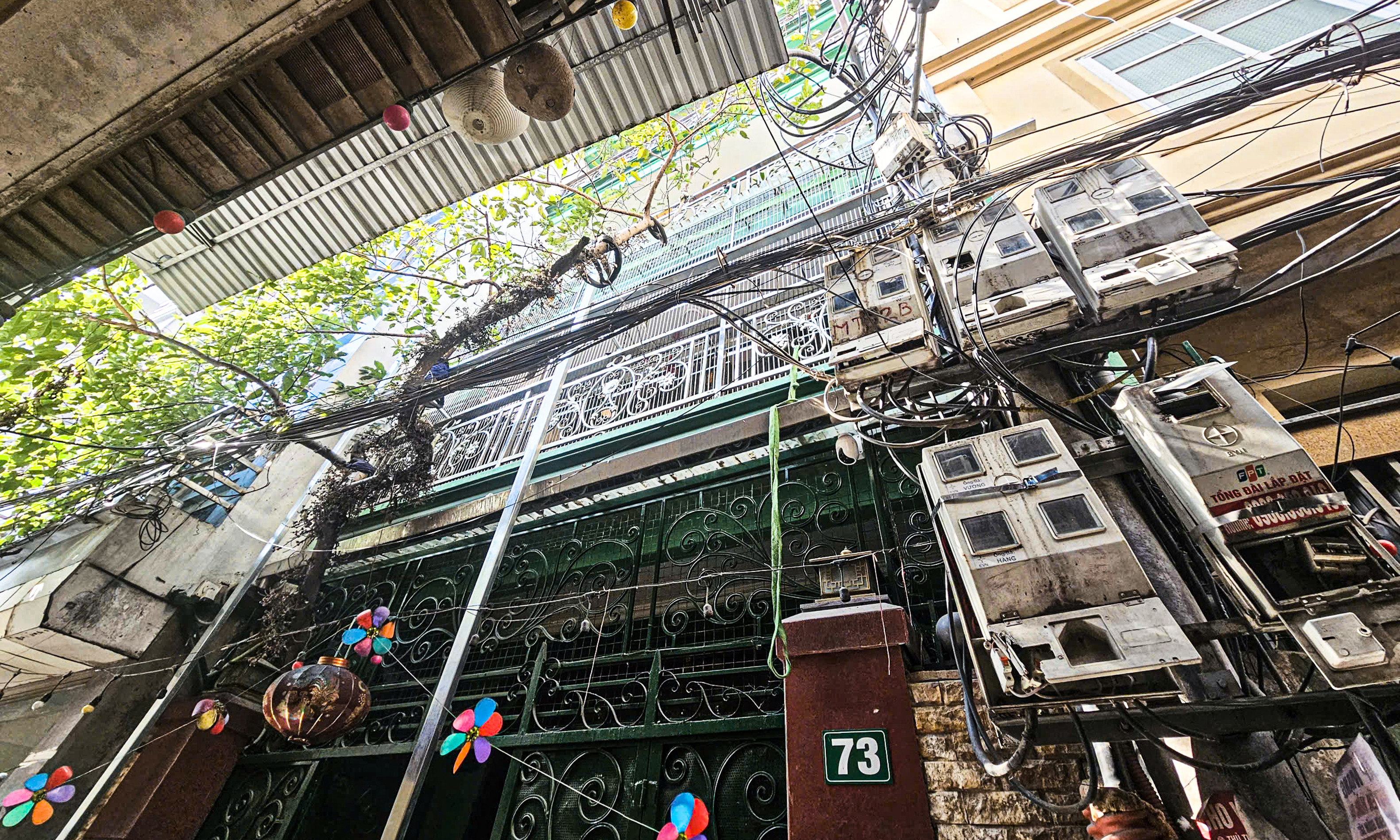 Cháy nhà 6 tầng trong ngõ sâu ở Hà Nội