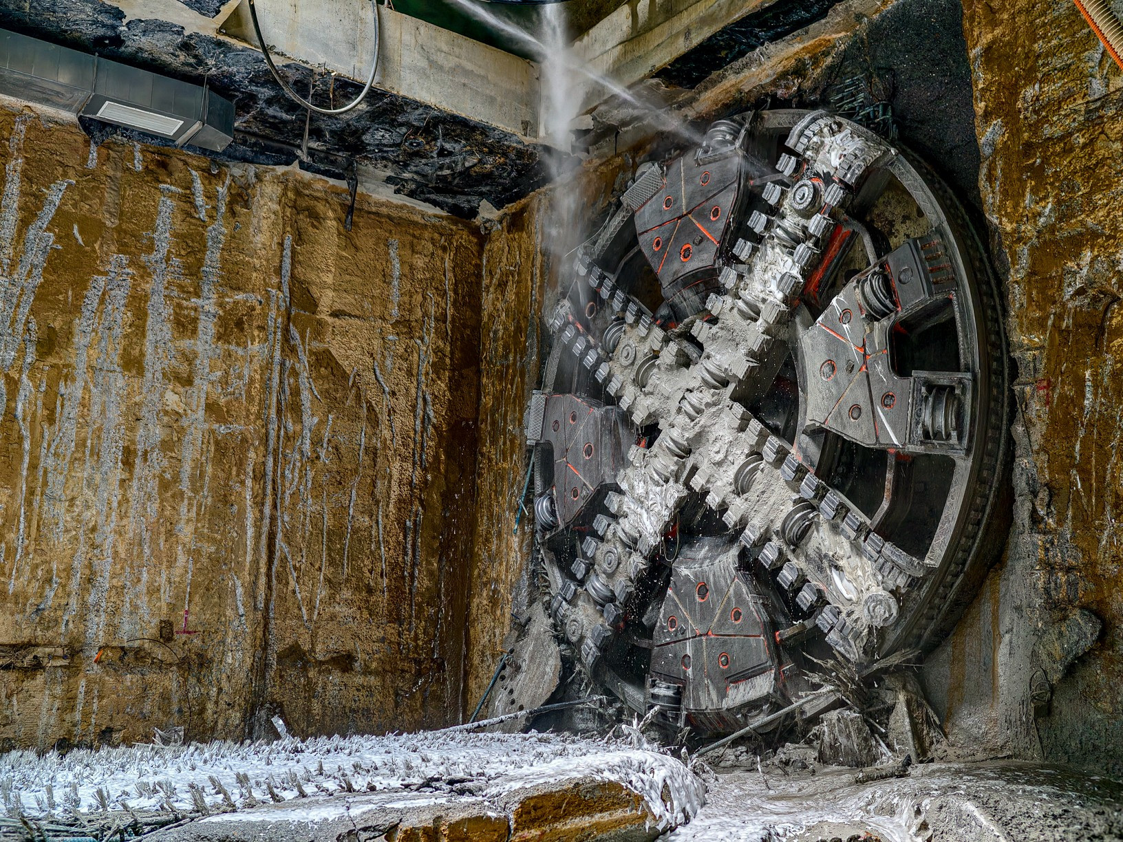 Robot đào hầm 'Thần tốc' về đích, hoàn thành khoan tuyến Metro Nhổn - ga Hà Nội