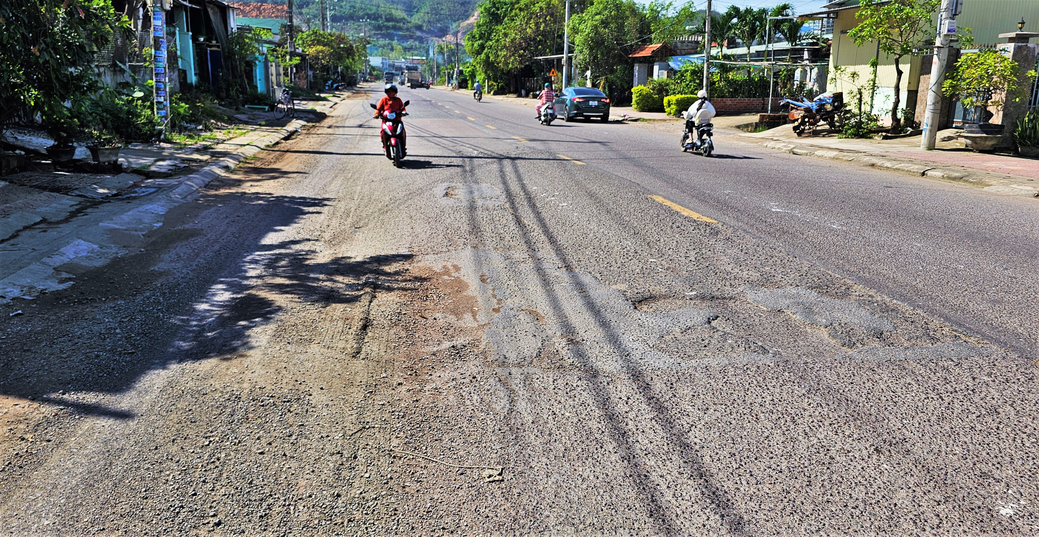 Ổ gà, ổ voi 'nhiều năm tuổi' trên quốc lộ 19 qua Gia Lai: Dân khổ, tài xế ám ảnh