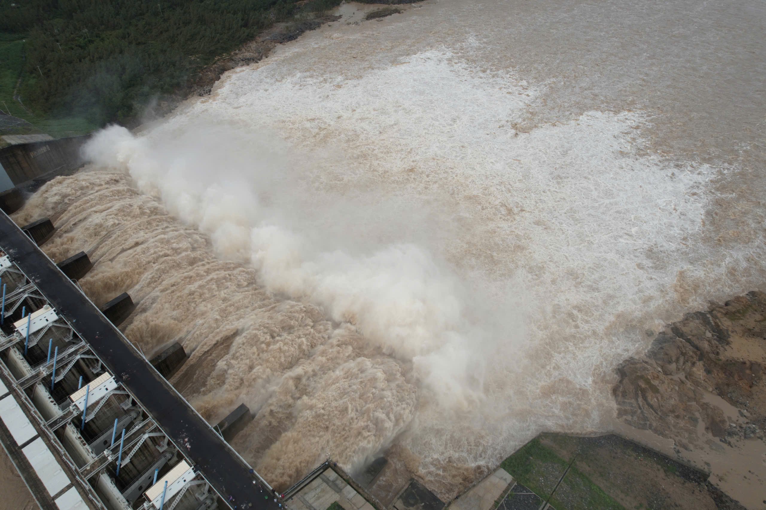 Cận cảnh thủy điện Sông Ba Hạ - nơi vừa có mức xả lũ 'chưa từng có'
