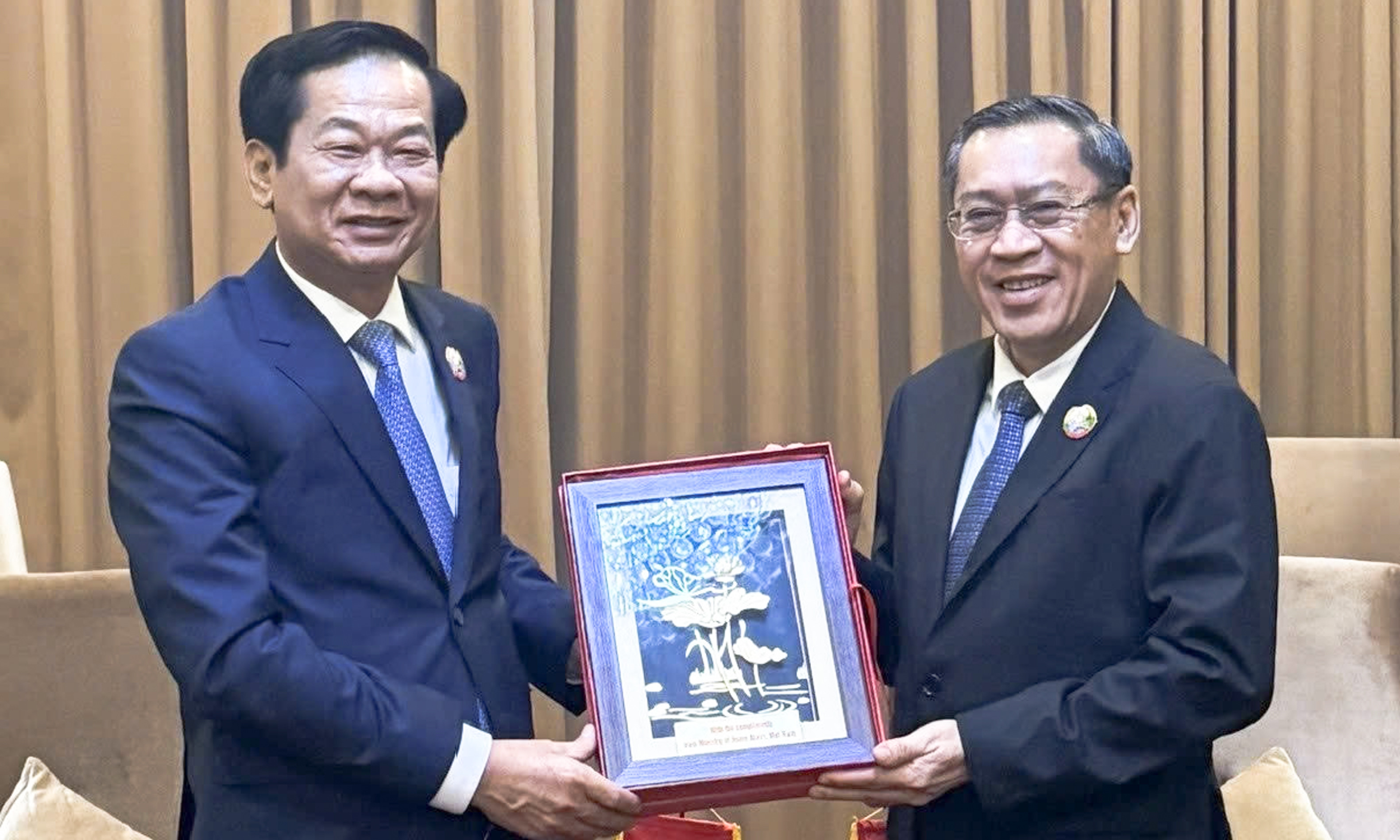 Việt Nam - Lào tăng cường hợp tác lao động và người có công