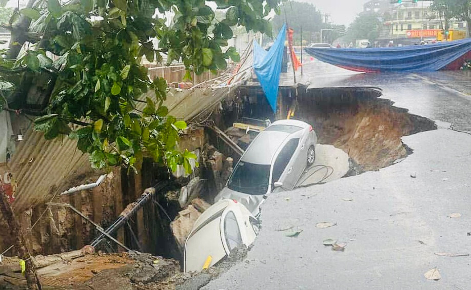 Thông tin mới nhất vụ 'hố tử thần' xuất hiện giữa trung tâm Đà Nẵng, 'nuốt' ô tô