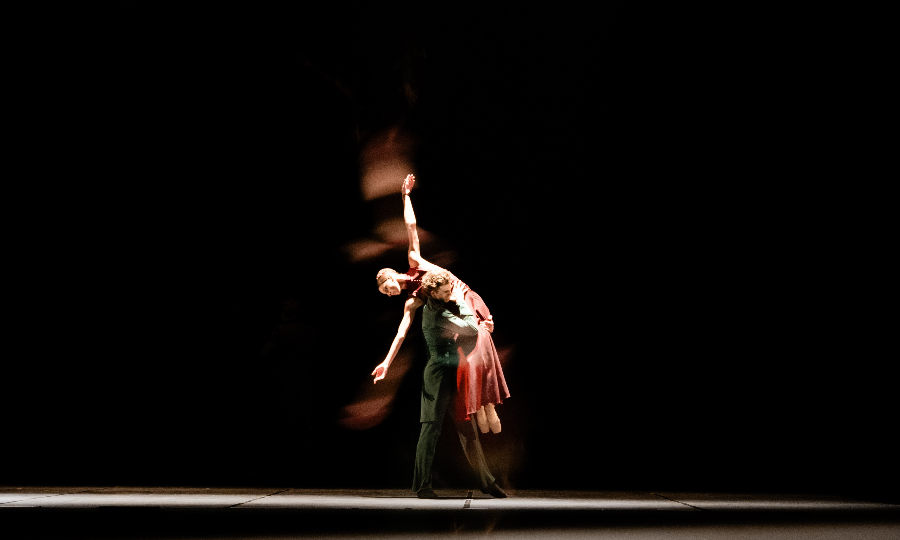 Khán giả Việt xúc động thưởng thức vở ballet đỉnh cao Anna Karenina