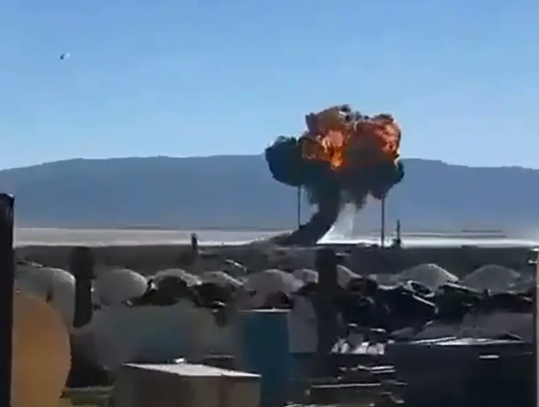 Khoảnh khắc tiêm kích F-16C Mỹ rơi, phi công kịp thoát ra ngoài