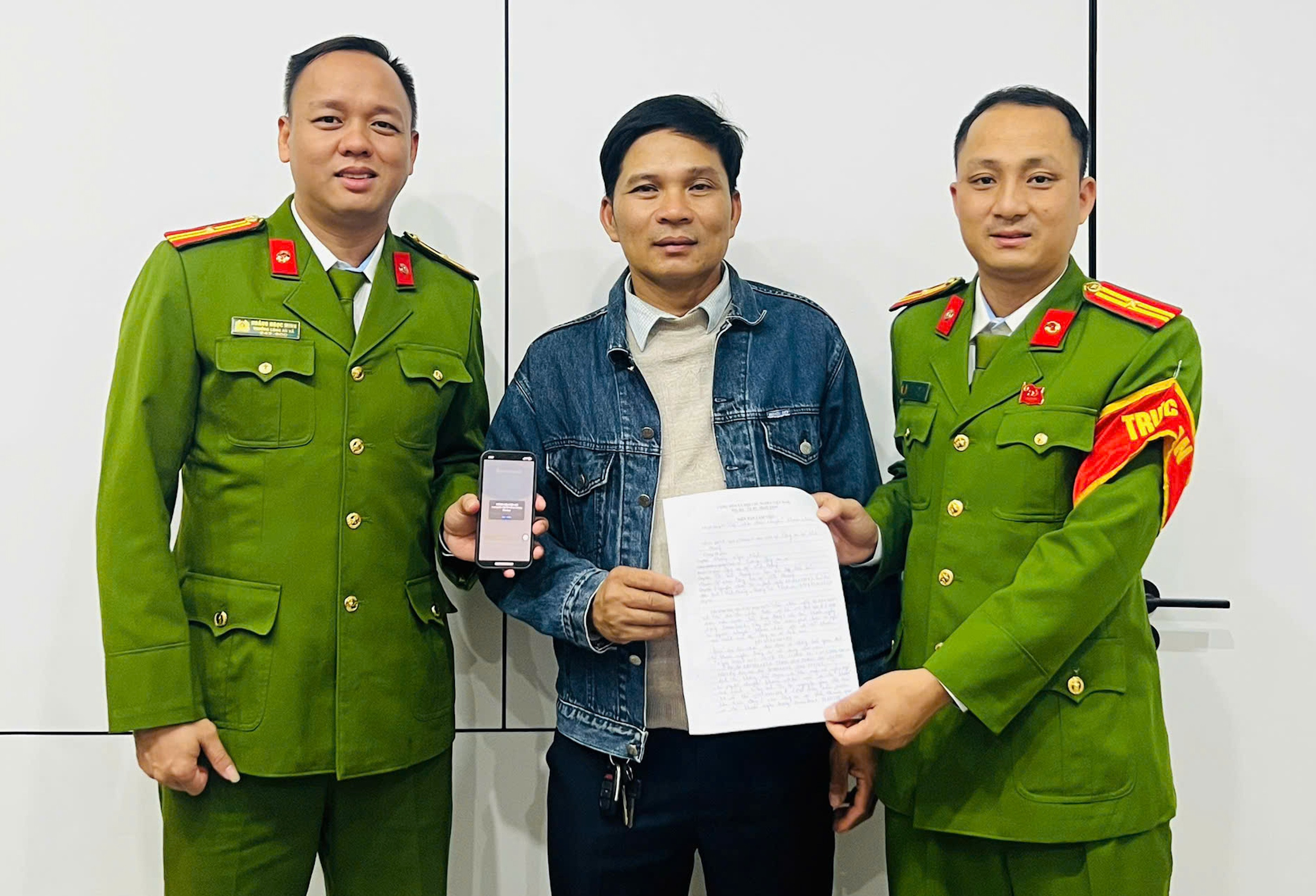 Nhận hơn 150 triệu từ tài khoản lạ, người đàn ông Quảng Trị tìm người trả lại