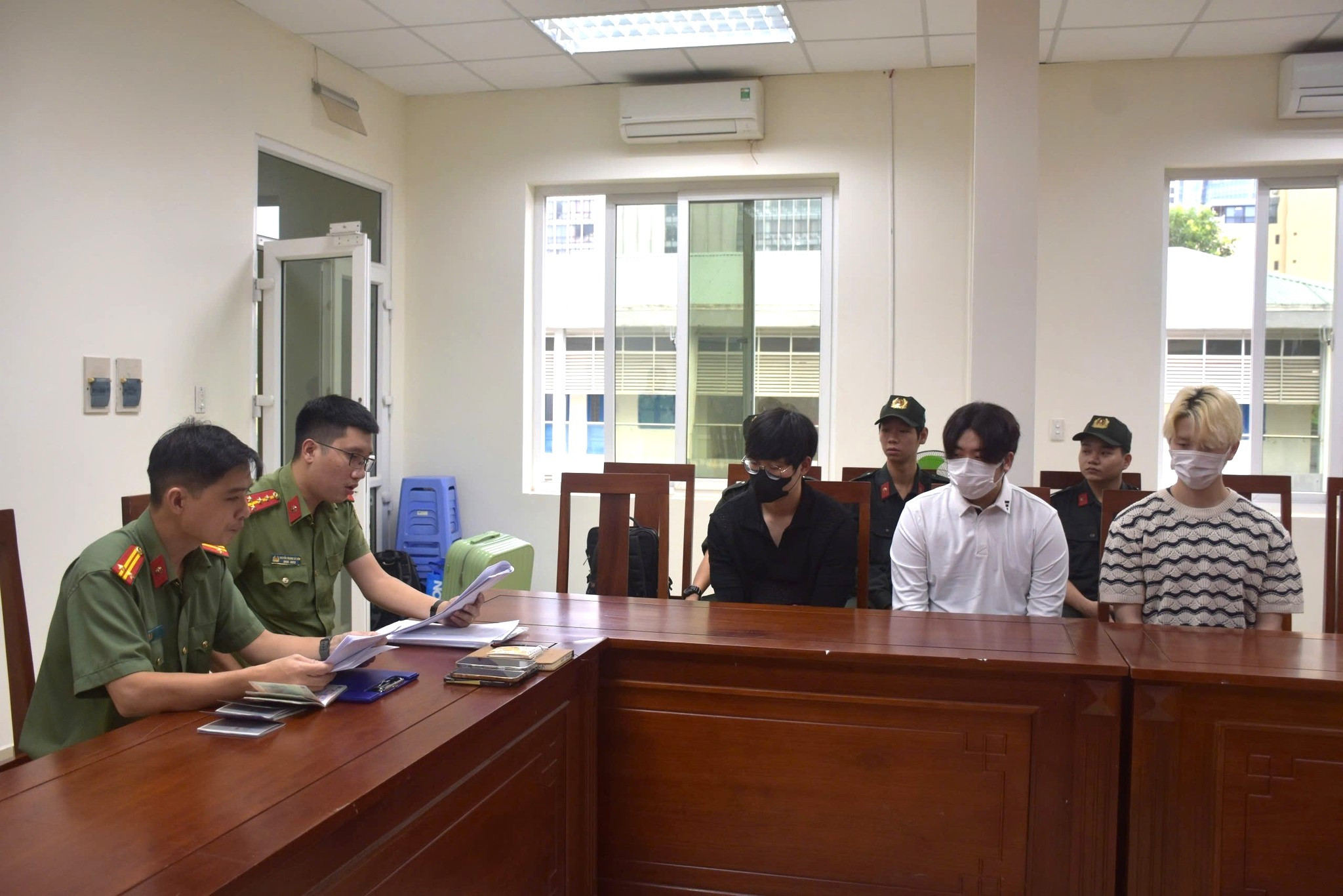 Bắt 3 người Hàn Quốc trong đường dây lừa đảo tình cảm qua mạng, bị truy nã đỏ