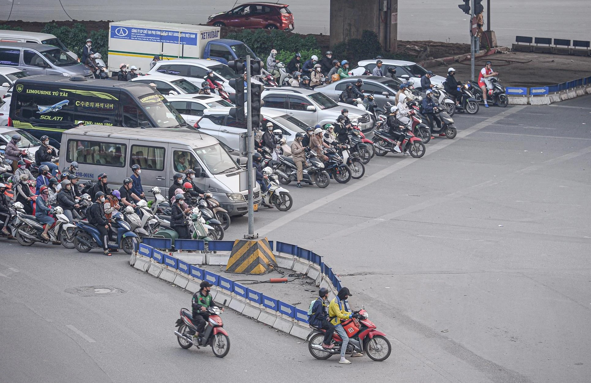 Người dân Hà Nội băn khoăn chọn cách di chuyển sau ngày 1/7/2026