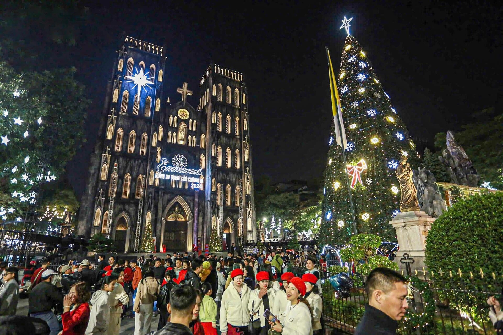 Lễ Giáng sinh năm 2025 rơi vào thứ mấy?