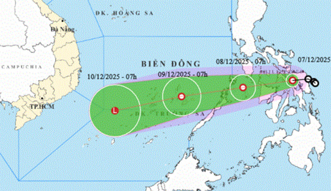Áp thấp nhiệt đới tăng tốc, dự báo chiều mai vào Biển Đông