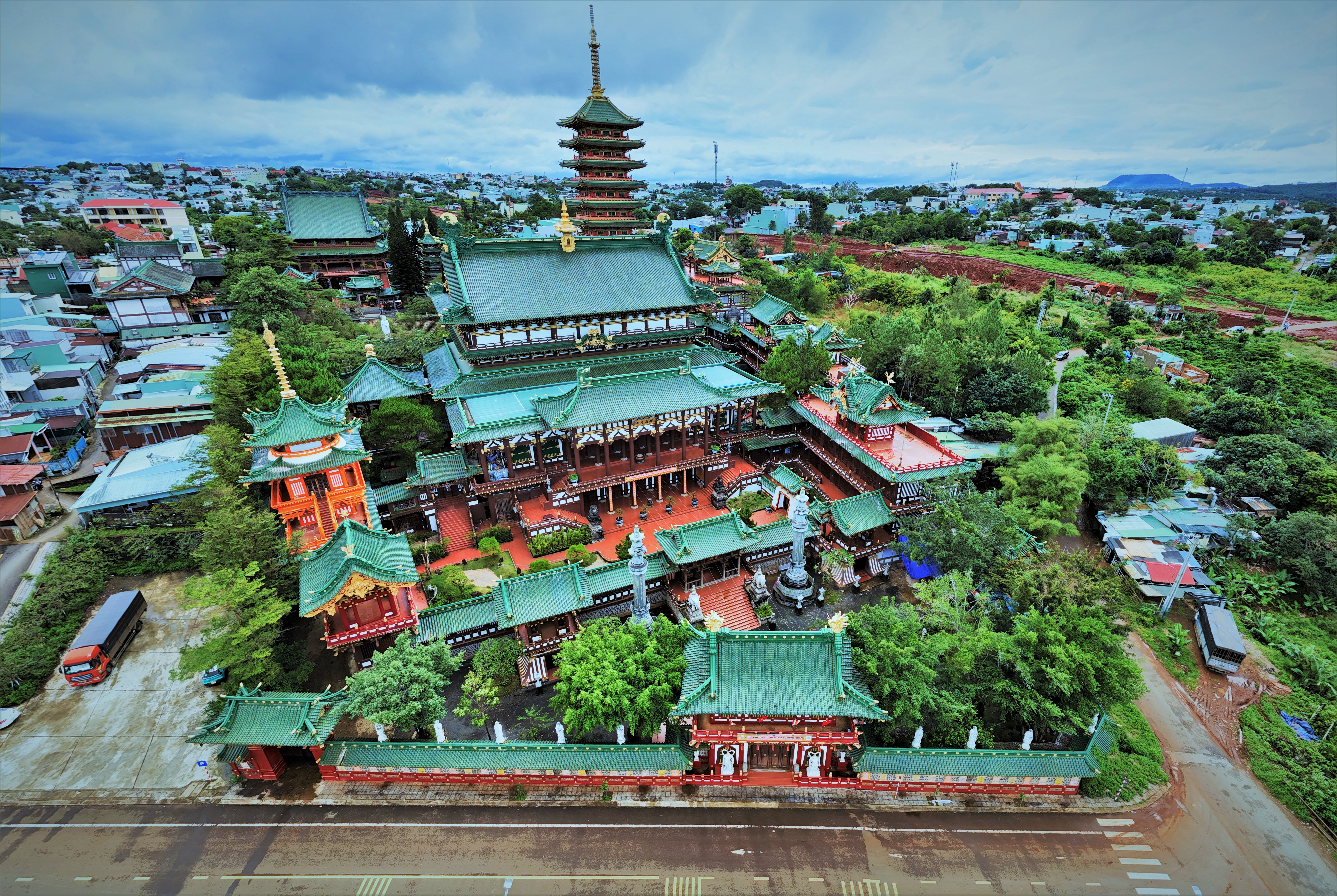 Khám phá ngôi chùa đẹp như phim cổ trang giữa phố núi Gia Lai
