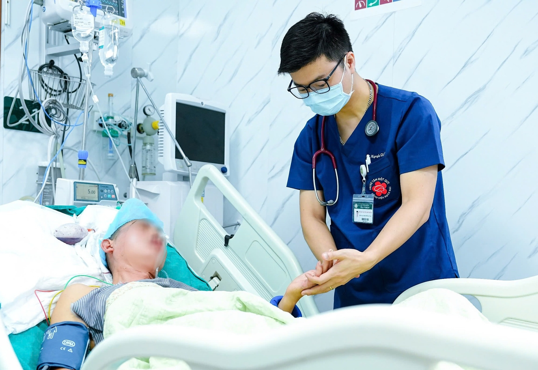 Bụi mịn vào máu, mang độc chất lên não, làm tăng nguy cơ đột quỵ