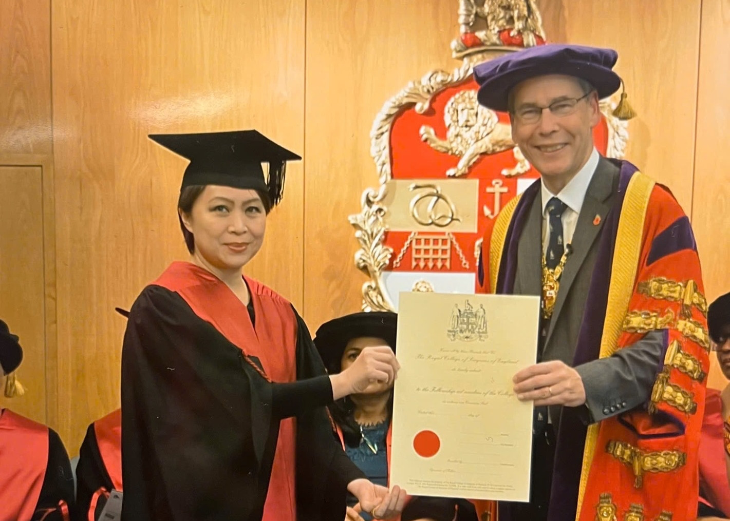 Bác sĩ quân y sinh Ngày Thầy thuốc và cột mốc vào Hội phẫu thuật Hoàng gia Anh