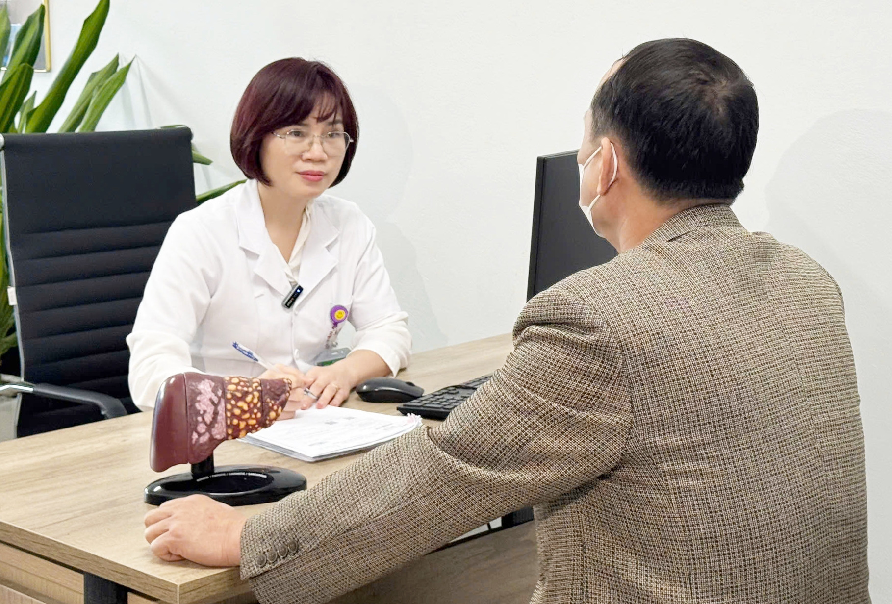 Thói quen ăn uống khiến người đàn ông nhiễm sán lá gan, ngứa cả năm