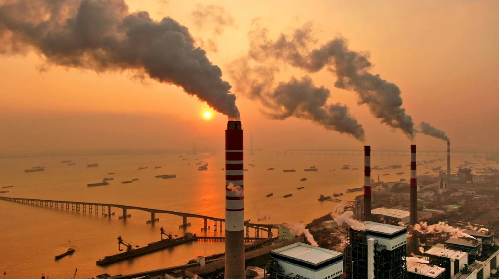 Trung Quốc và châu Âu cắt giảm khí thải, 'giành lại bầu trời xanh'