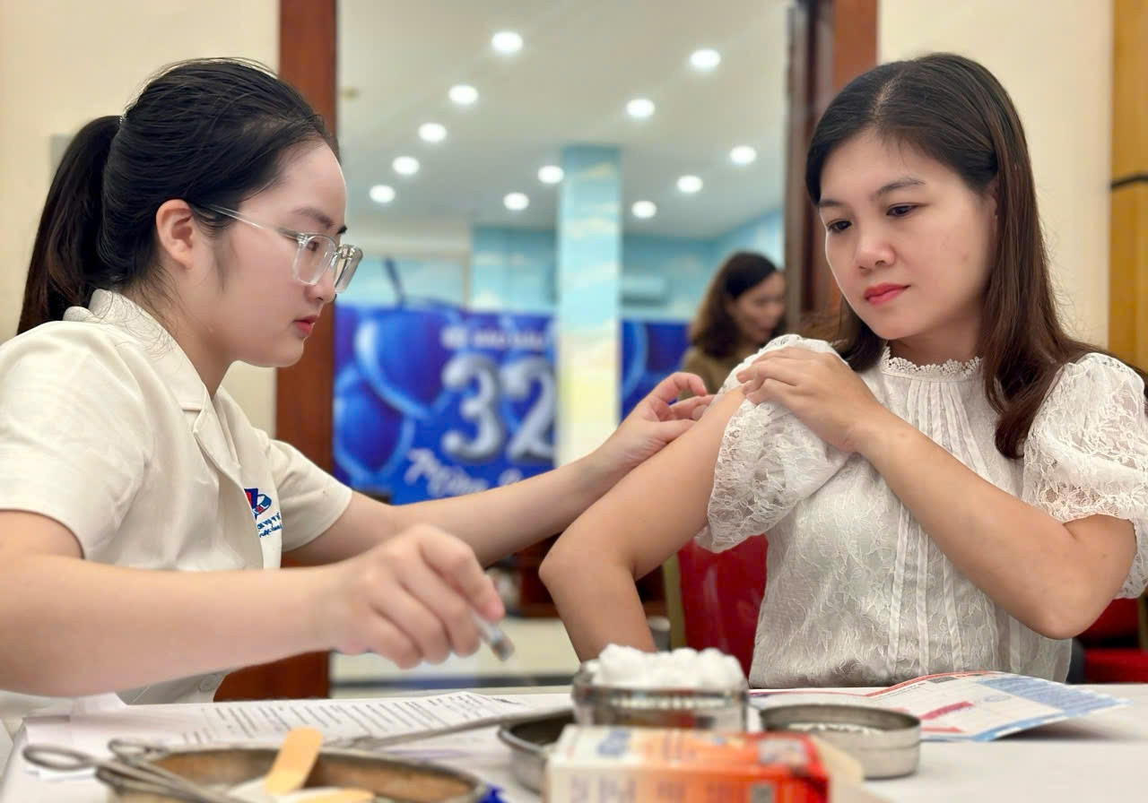 Việt Nam lần đầu tiêm chủng chiến dịch chủ động để chặn ‘khoảng trống miễn dịch’