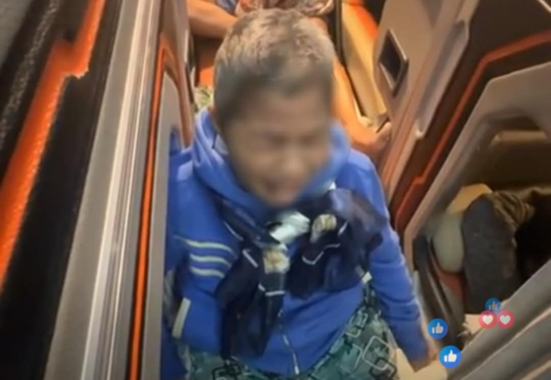 Thực hư chuyện bà lão khóc nức nở trên xe khách vì bị con gái bỏ rơi