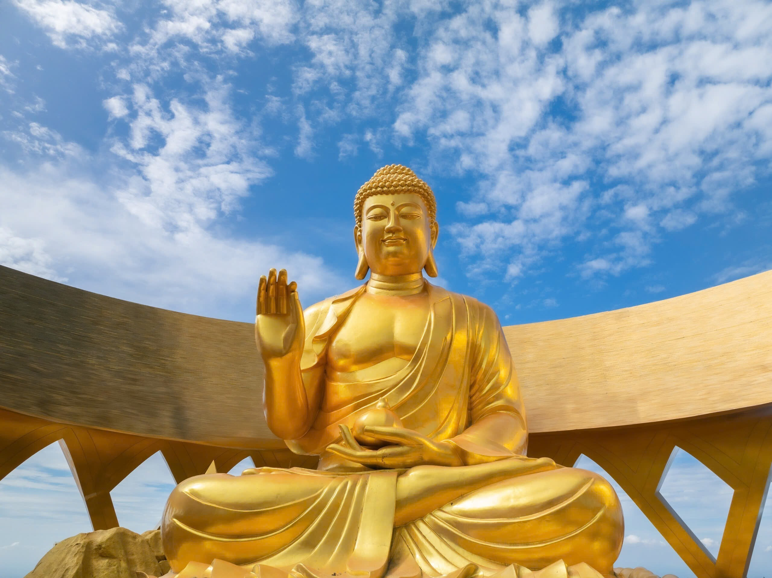 Hé lộ hình ảnh tôn tượng Đức Phật Câu Na Hàm sẽ an vị trên núi Bà Đen ngày 29/12