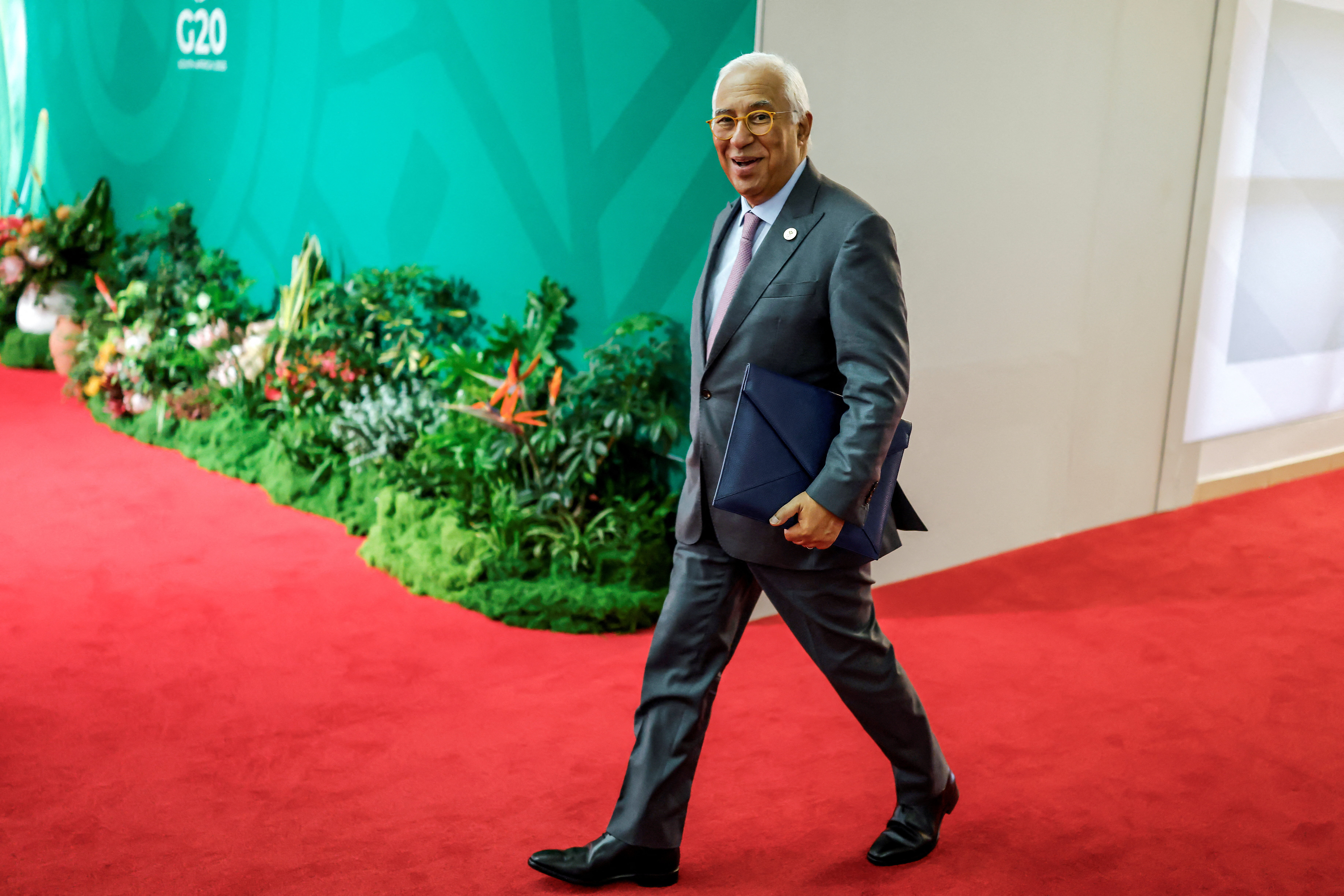 EU đóng băng vô thời hạn tài sản Nga