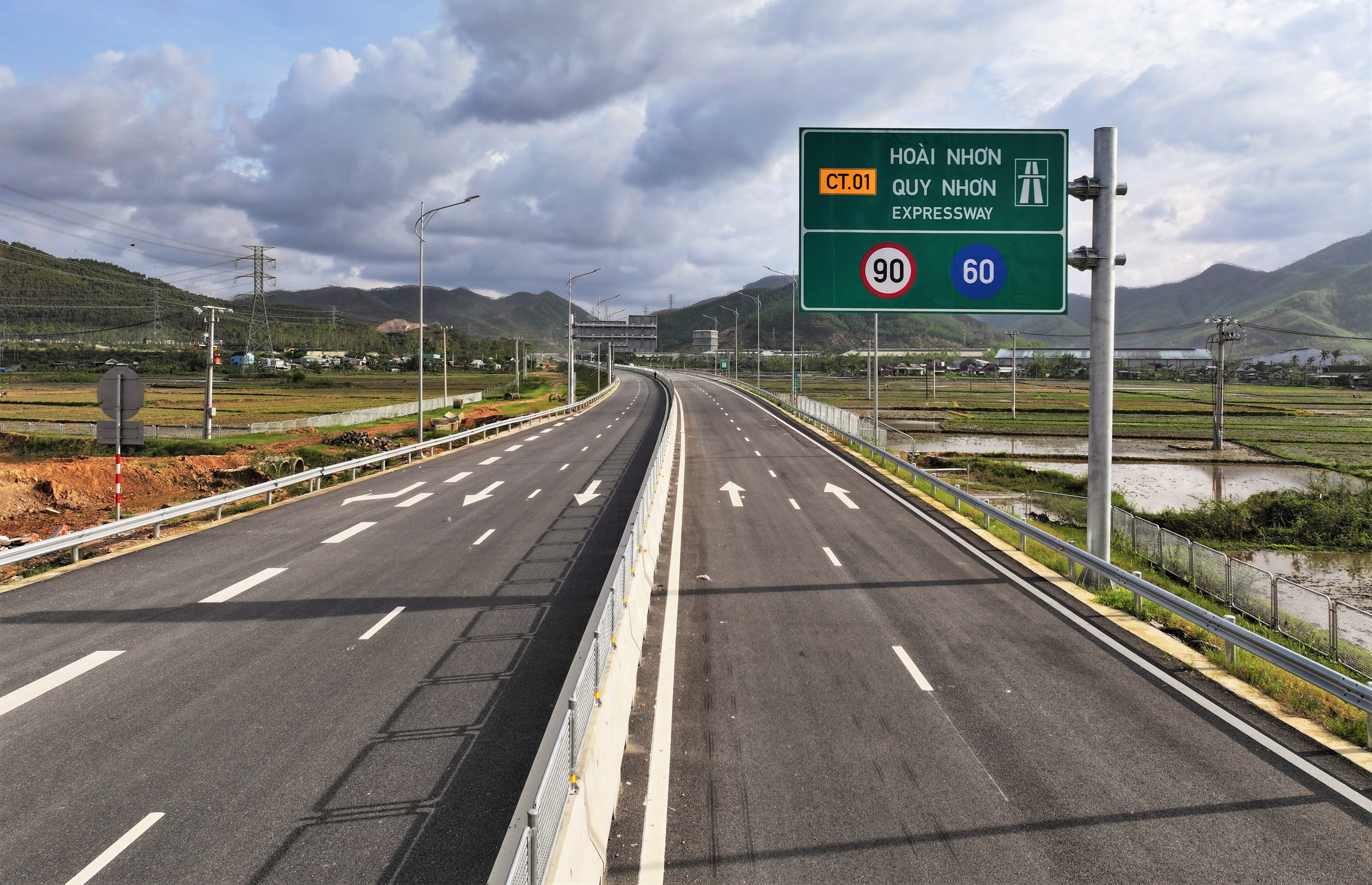 Diện mạo cao tốc Hoài Nhơn - Quy Nhơn hơn 12.400 tỷ đồng trước ngày về đích