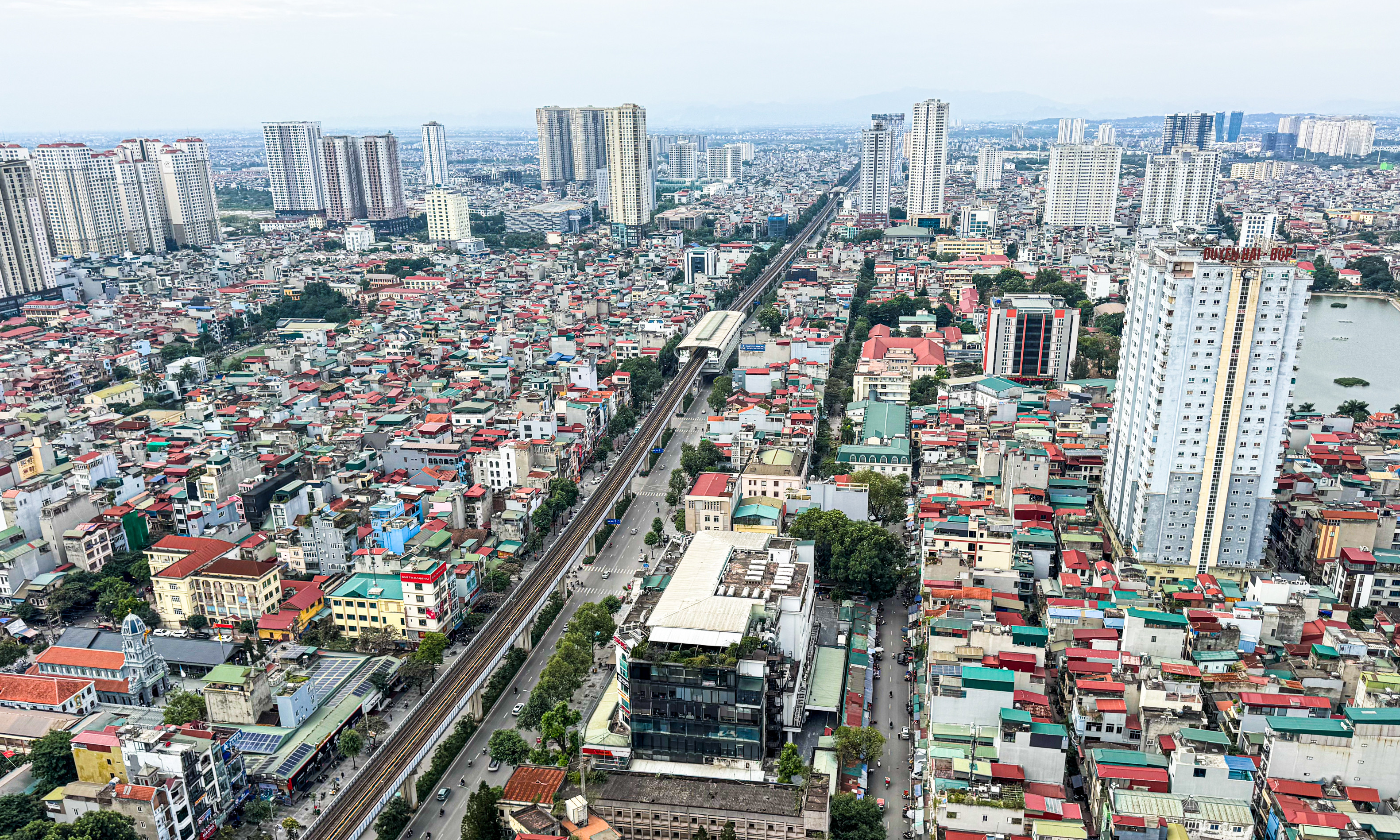 Không khí Hà Nội cải thiện, bầu trời trong xanh sau nhiều ngày ô nhiễm 