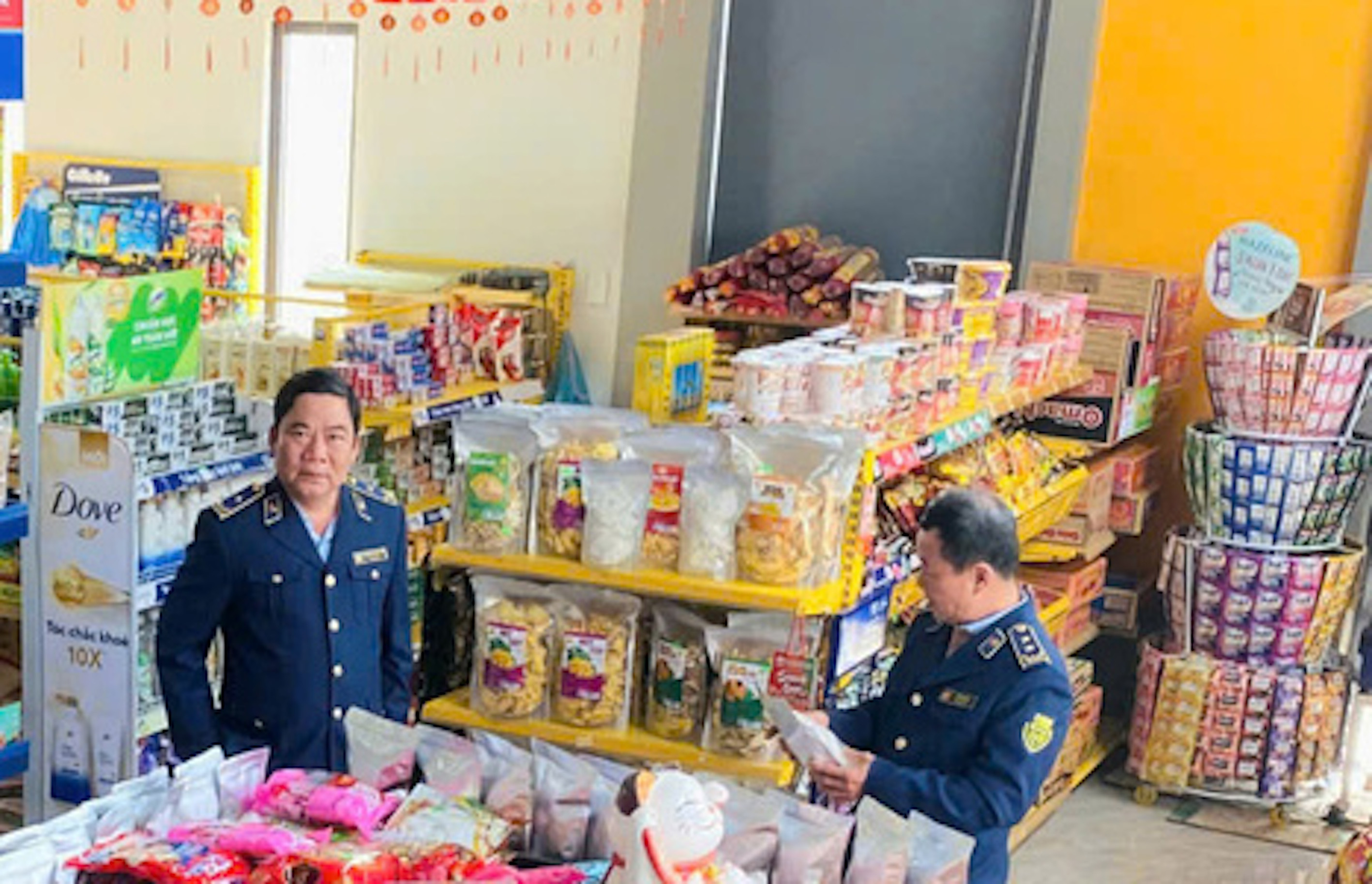 Quản lý thị trường TP Huế triển khai cao điểm chống hàng lậu, hàng giả cuối năm