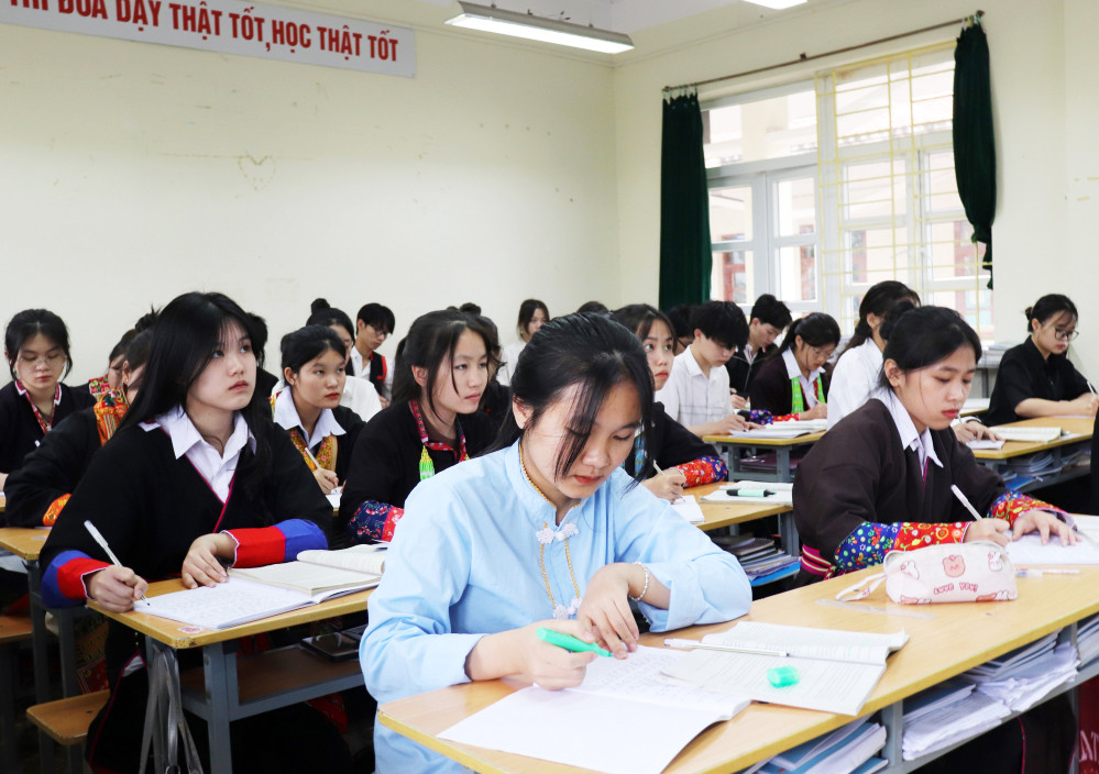 Quảng Ninh dành hơn 400 tỷ đồng/năm học để hỗ trợ trên 340.000 học sinh