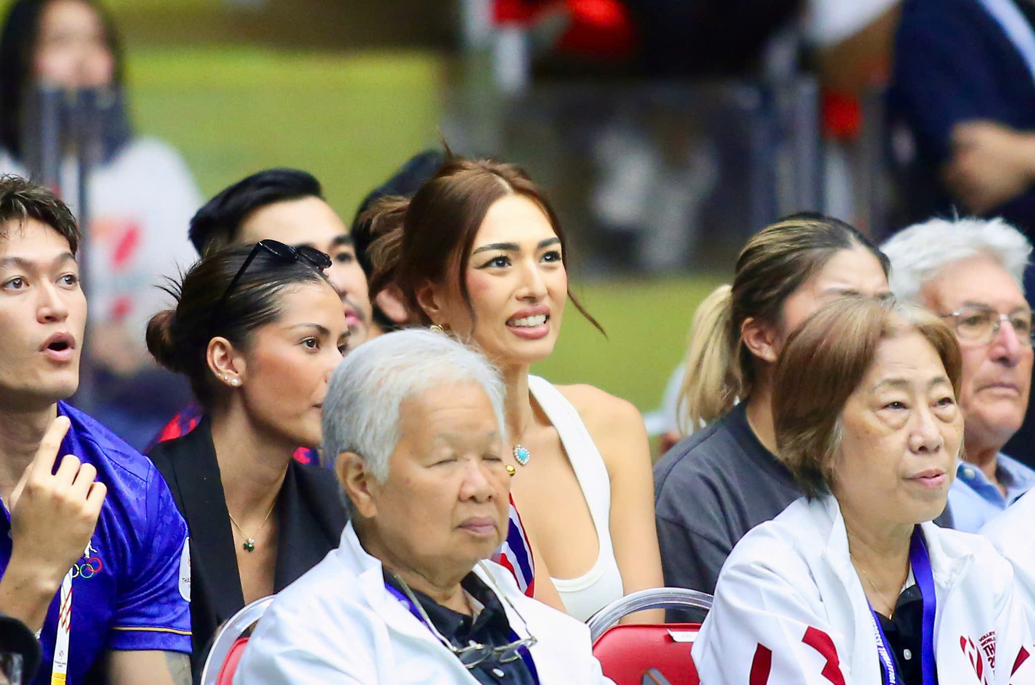 Hoa hậu Thái Lan hốt hoảng vì Thanh Thúy, thán phục bóng chuyền nữ Việt Nam