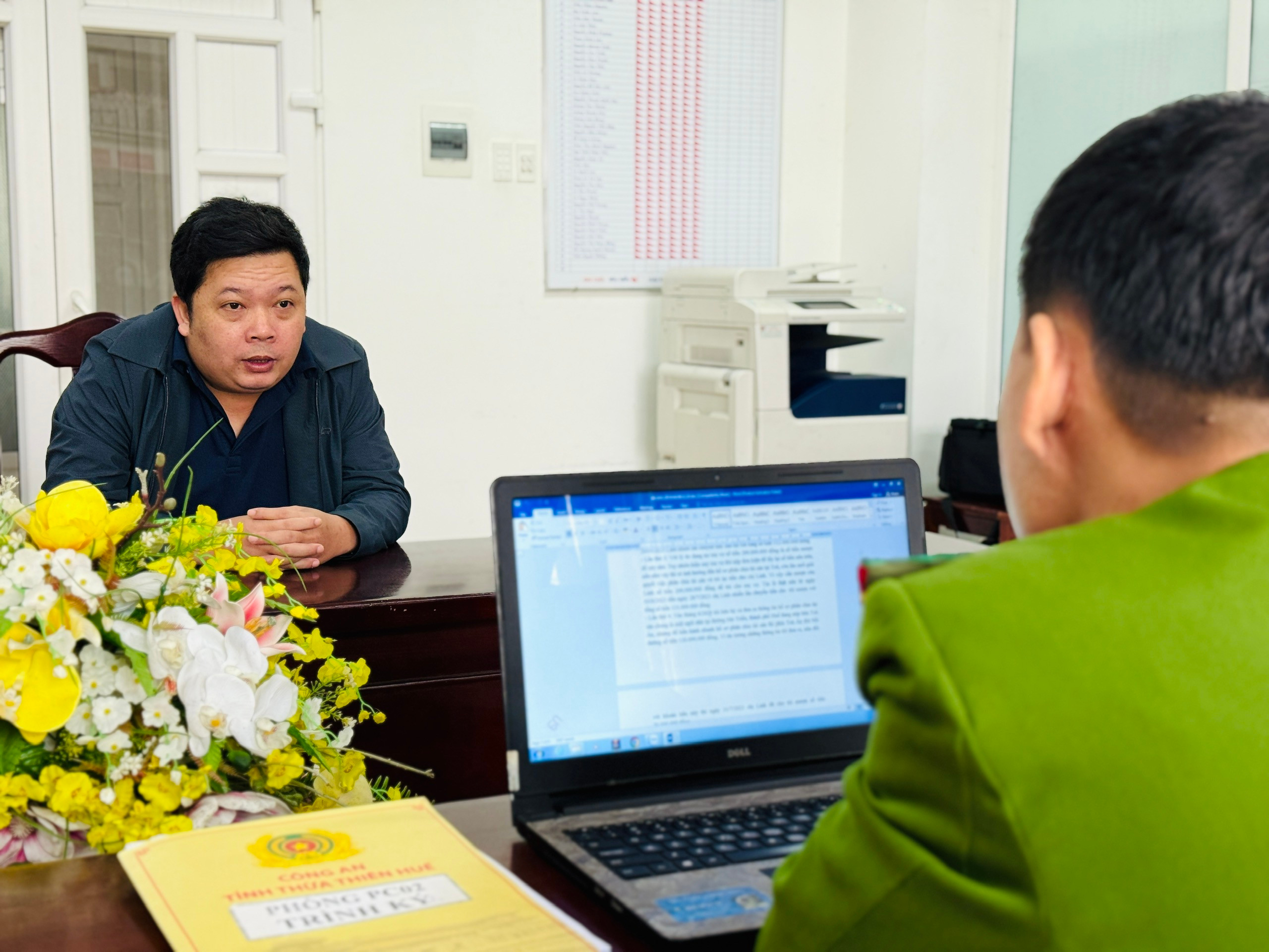 'Nổ' quen cán bộ để chạy trường, lừa đảo chiếm đoạt tiền tỷ