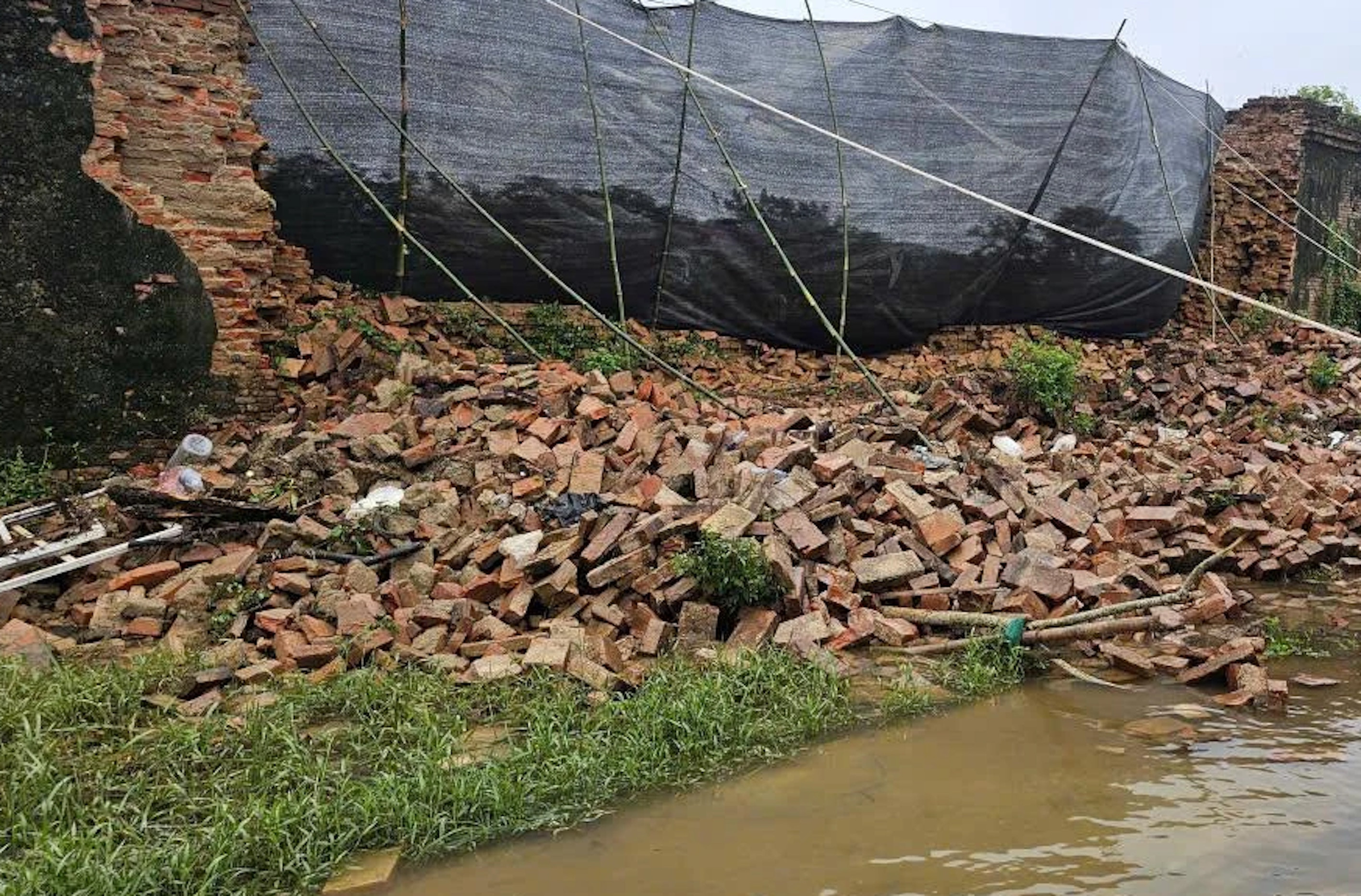 Tường Hoàng thành Huế bị lũ kéo sập: Lệnh sửa ngay trong 45 ngày