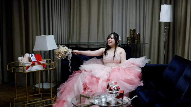 Cô dâu Nhật và cuộc hôn nhân ảo với chú rể AI gây tranh cãi