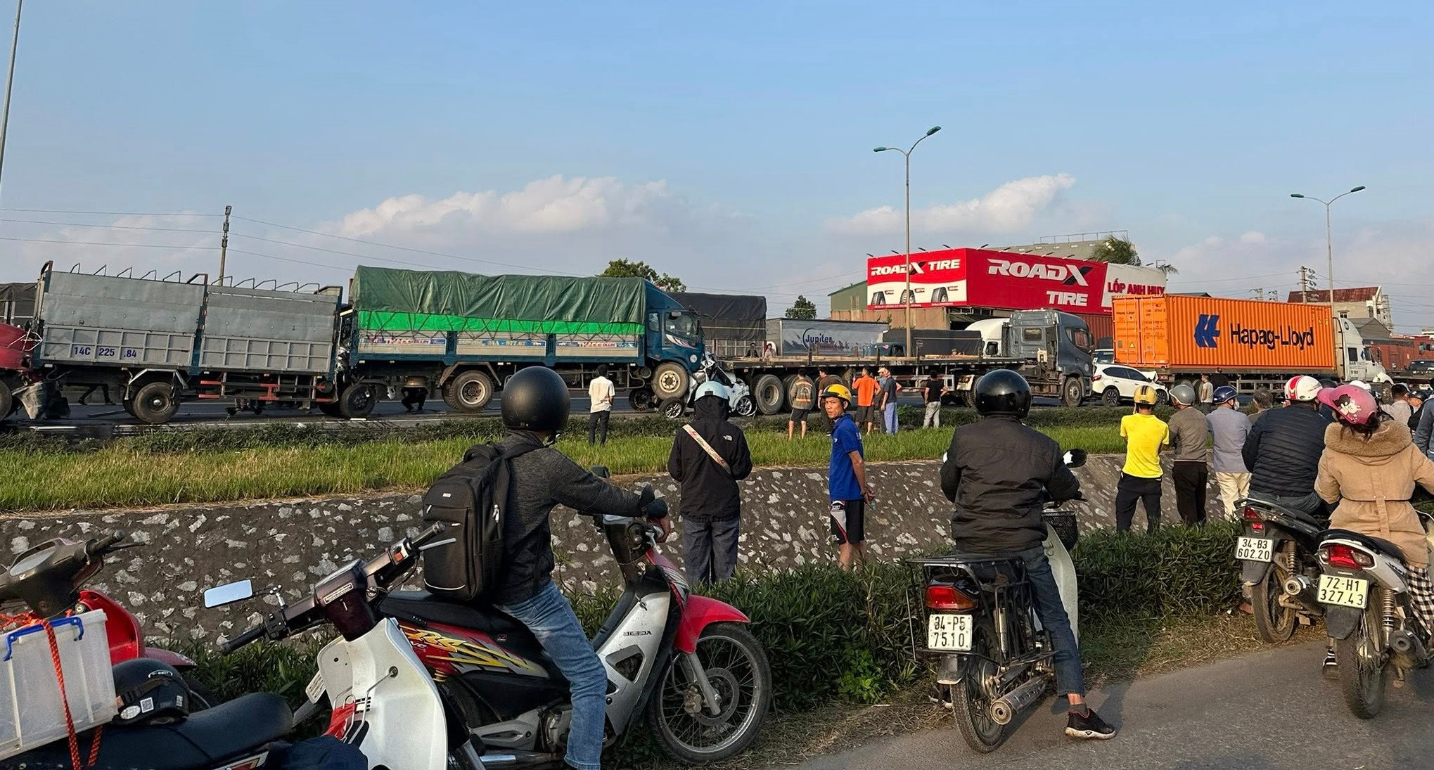 7 ô tô đâm liên hoàn, 3 người thương vong